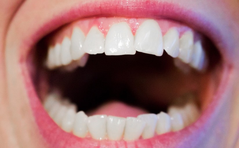 Obecna technologia używana w salonach stomatologii estetycznej może sprawić, że odbierzemy prześliczny uśmiech.
